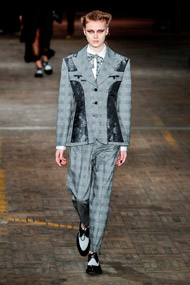 ALEXANDRA BELOVA FOR ANTONIO MARRAS F/W 2018 MILAN