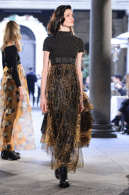 ALEXNADRA M FOR ROCCO BAROCCO F/W 2018 MILAN